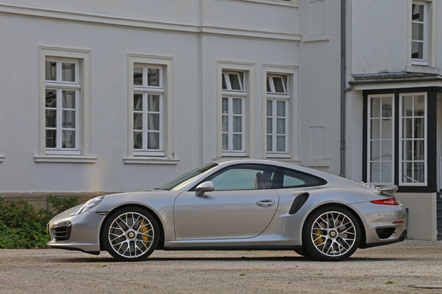 ポルシェ911ターボ（4WD/7AT）／911ターボS（4WD/7AT）【海外