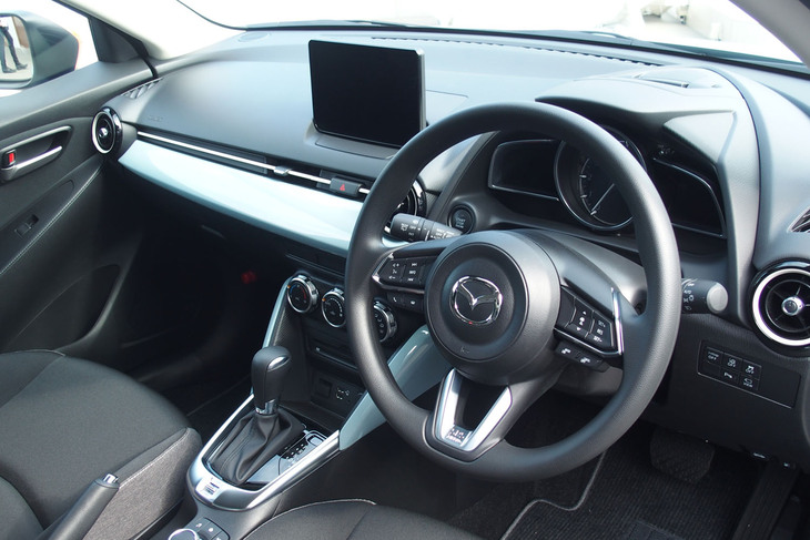 マツダ2 15 BD ROOKIE DRIVE架装車（インストゥルメントパネル）