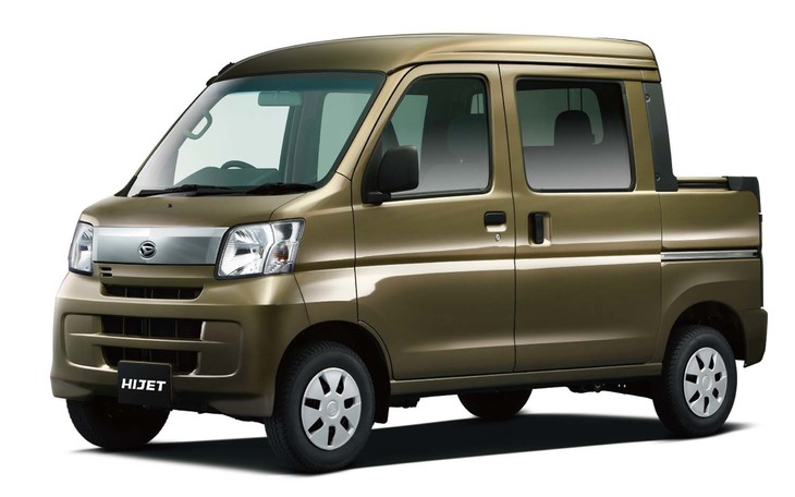 4人乗り＋コンパクトな荷台の「デッキバンL」。こちらは「ハイゼット トラック」ではなく、正確には軽キャブオーバーバン「ハイゼット カーゴ」の派生モデルとなるようだ……。