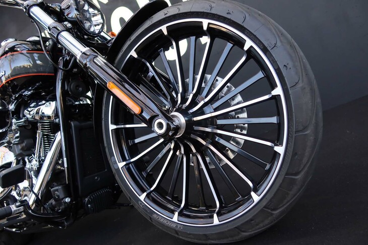 ハーレーダビッドソン・ブレイクアウト（フロントホイール）