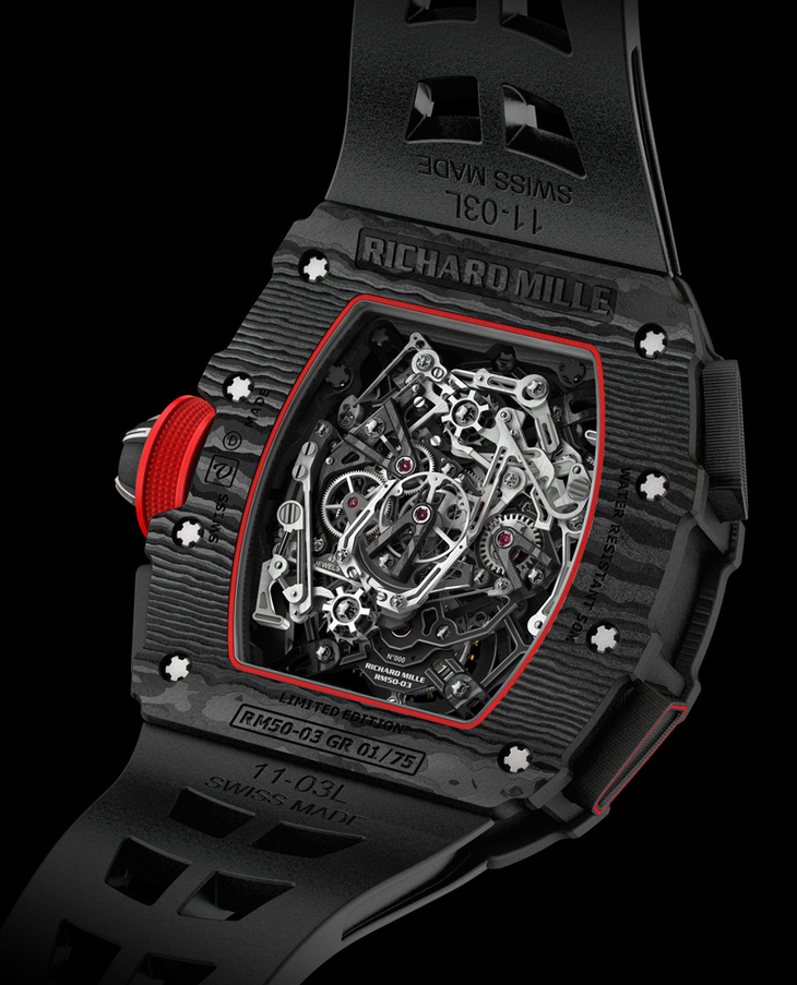 裏側から見た「RM 50-03トゥールビヨン スプリットセコンド クロノグラフ ウルトラライト マクラーレンF1」。スケルトン状の窓を通して、極めて複雑な内部構造を目にすることができる（写真は2017年、発表時のもの）。