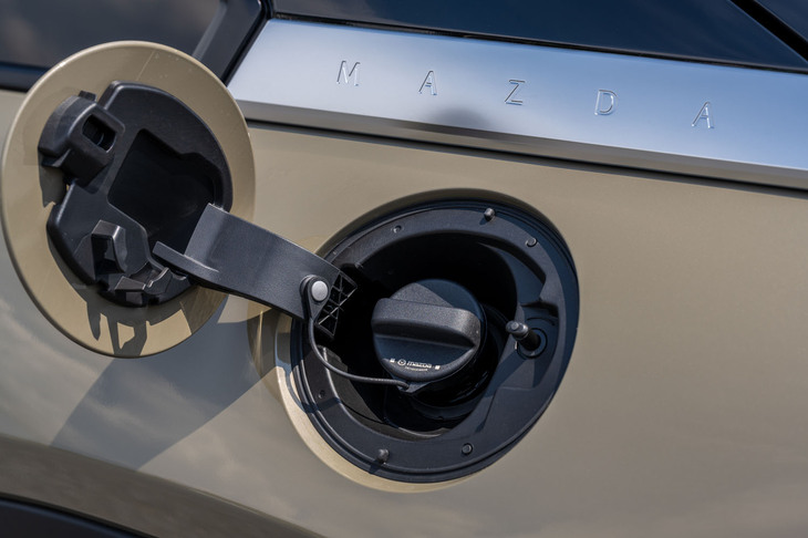 マツダMX-30ロータリーEV（給油口）