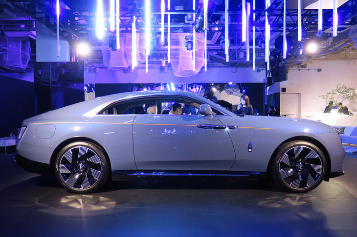 ロールス・ロイス・スペクター プロフェシー（サイド）