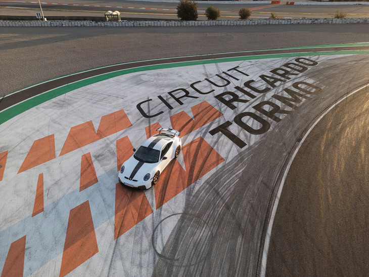 試乗の舞台はスペイン・バレンシアのリカルド・トルモ・サーキットだ。