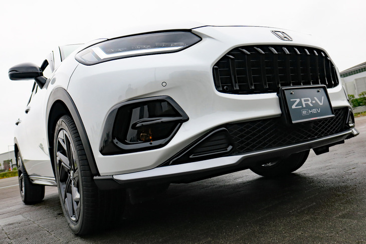 ホンダZR-V e:HEV X ホンダアクセス用品装着車（フロントロアースカート）