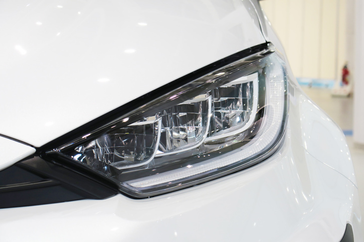 トヨタGRヤリスRZ（ヘッドランプ）