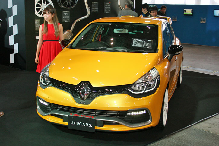 ルーテシア ルノースポール トロフィー （リアスポイラー、鍛造軽量アロイホイール装着）