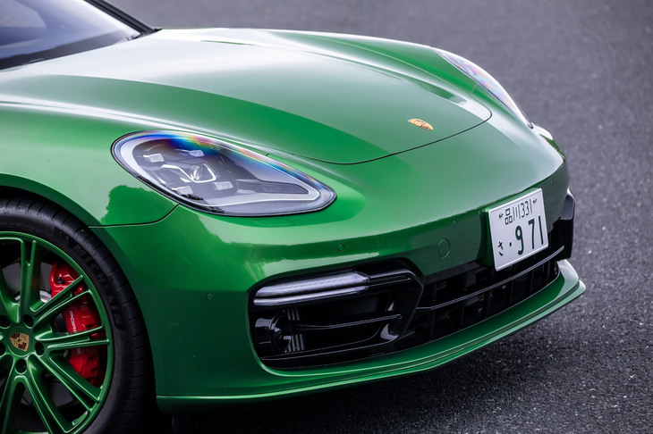 ヘッドライトユニット内の4灯が光るLEDランプは、「911」をはじめとする最新のポルシェ各車と共通するもの。