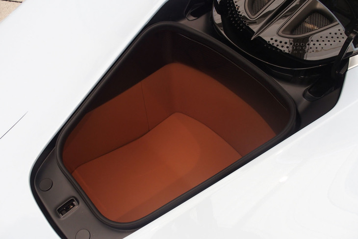 マクラーレン・スピードテール（リアラゲッジスペース）