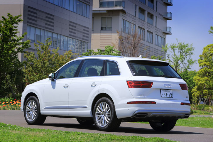 ボディーカラーは全9色。特別な色を注文できるサービス「アウディ エクスクルーシブ」も用意されている。