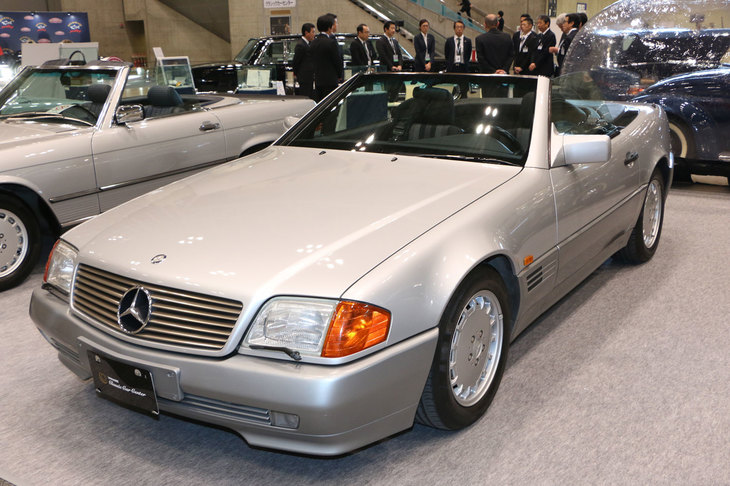 こちらの「メルセデス・ベンツSL500」は、販売用のレストアベース車である。