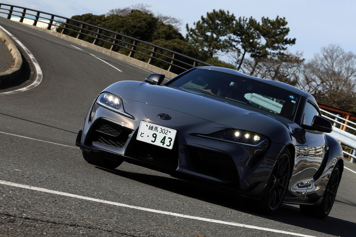 400PS級の高出力エンジンをMTで操れるクルマは、世界的に見ても数が少ない。特に「GRスープラ」は、スムーズな直6エンジンを意のままに回せる貴重な存在だ。