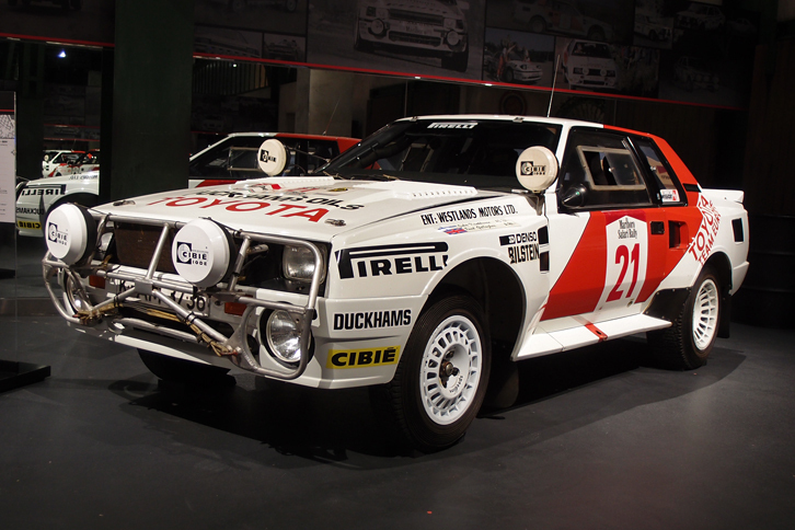 「トヨタ・セリカ ツインカムターボ」（TA64）。写真は、1985年のサファリラリー優勝車。