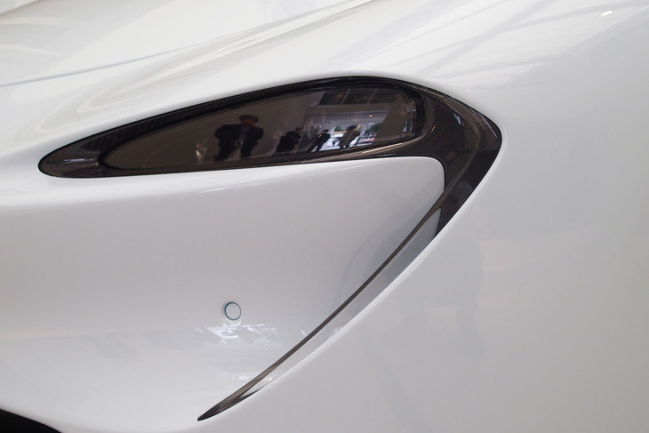 マクラーレン・スピードテール（ヘッドランプ）