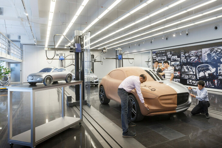 世界に複数のデザイン拠点を持ちながら、常に同じイメージの商品が完成するというのだから、メルセデス・ベンツの統率力は恐ろしい。