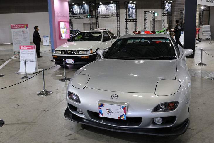 1991年にデビューした「マツダRX-7（FD3S）」と1983年に登場した「トヨタ・カローラ レビン1600GT」。