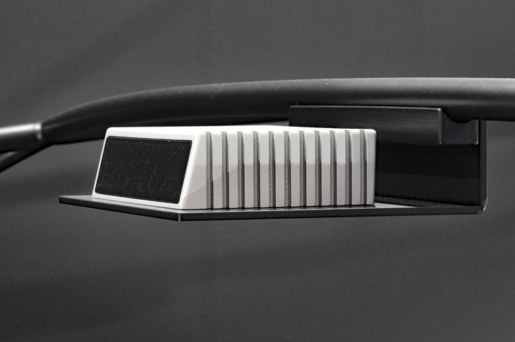 周辺環境のモニタリングには、レーザーの照射／反射を用いたLiDARや高精細カメラなどが採用される。