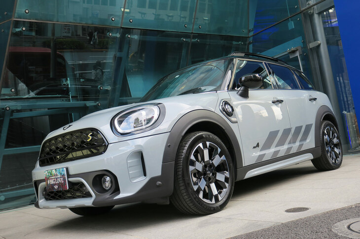 イベント「MINI ELECTRIC FUTUER.」の会場に展示された「MINIクロスオーバーPHEV」。