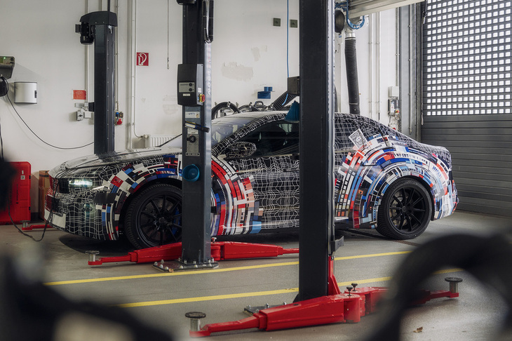 走行ダイナミクス、自動運転、インフォテインメント、そして車両の基本機能＆快適機能を「スーパーブレイン」と呼ばれる4つのコンピューターで統合制御している。