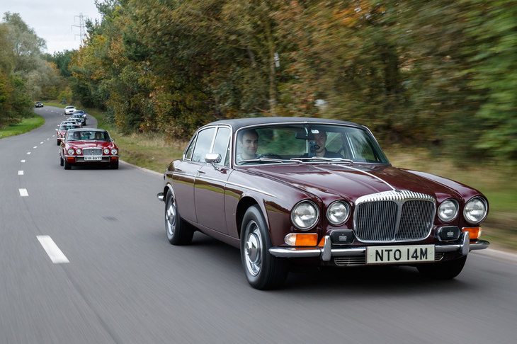 筆者が試乗したシリーズ1の「XJ」は、1973年式「デイムラー・ダブル6ヴァンデンプラ ロングホイールベース」だった。