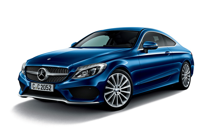 「Cクラス」と「Eクラス」のクーペが統合されて「CLEクーペ」になる直前の世代、C205型「メルセデス・ベンツCクラス クーペ」も300万円の予算で中古車を購入することができる。高級感がありながらも、手ごろなボディーサイズなのもうれしい。