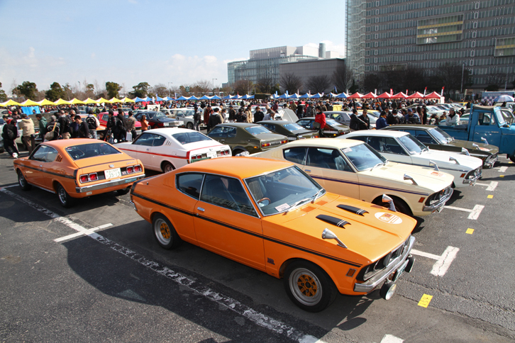 6台の「コルト ギャランGTO」と、その弟分である3台の「コルト ギャランFTO」をそろえた、70年代の三菱軍団。