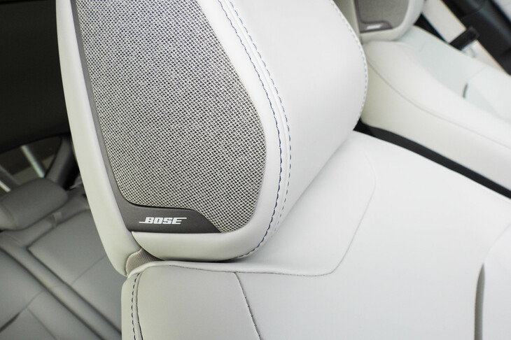 日産リーフB7 G（「BOSEパーソナルプラスサウンドシステム」のヘッドレストスピーカー）