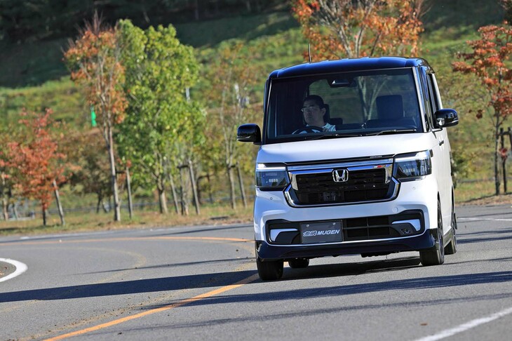 無限では、2023年10月5日の3代目「ホンダN-BOX」発売と同時に、同車向けの用品を設定。空力パーツやデカール、インテリアパーツ、ユーティリティーアイテムと、さまざまな商品を取りそろえている。