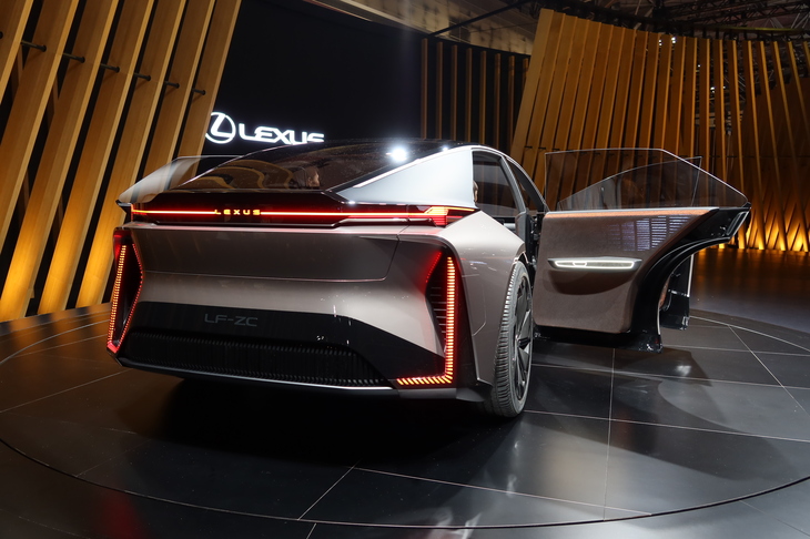 レクサスLF-ZC