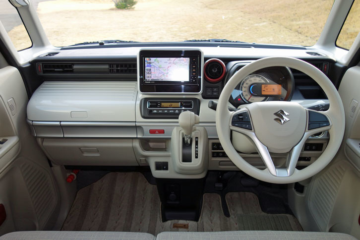 「スペーシア ハイブリッドX」のインテリア。