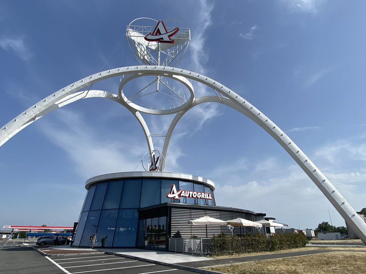 ミラノ北西ライナーテにあるSA食堂＆売店、アウトグリル1958の建造は、その名が示すとおり1958年にまでさかのぼる。