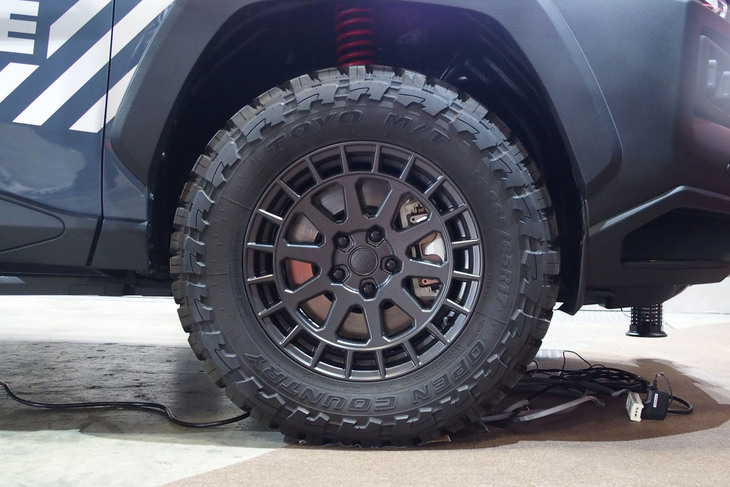 RAV4“5D ADVENTURE 2022”（フロントタイヤ＆ホイール）