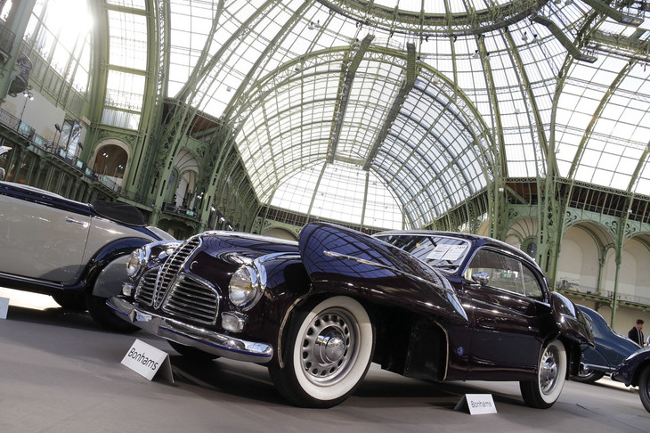 スイスのギア・エイグルがボディーを手がけた「ドライエ135MSクーペ」（1949年）。前後輪のスパッツを上げたところ。