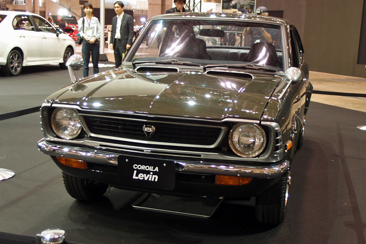 会場には、2代目「カローラ」からラインナップに加えられたスポーティークーペ「カローラ レビン」の姿も。