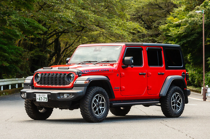 【ジープ・ラングラー アンリミテッド ルビコンのスペック】
	ボディーサイズ：全長×全幅×全高＝4870×1930×1855mm／ホイールベース：3010mm／車重：2110kg／駆動方式：4WD／エンジン：2リッター直4 DOHC 16バルブ ターボ／トランスミッション：8段AT／最高出力：272PS（200kW）/5250rpm／最大トルク：400N・m（40.8kgf・m）/3000rpm／タイヤ：（前）LT255/75R17 111/108Q M＋S／（後）LT255/75R17 111/108Q M＋S（BFグッドリッチ・マッドテレインT/A KM2）／燃費：9.3km/リッター（WLTCモード）／価格：889万円
	
	【取材時の燃費データ】
	テスト距離：293.9km（市街地2：高速道路6：山岳路2）／使用燃料：44.4リッター（ハイオクガソリン）／参考燃費：6.6km/リッター（満タン法）／7.7km/リッター（車載燃費計計測値）