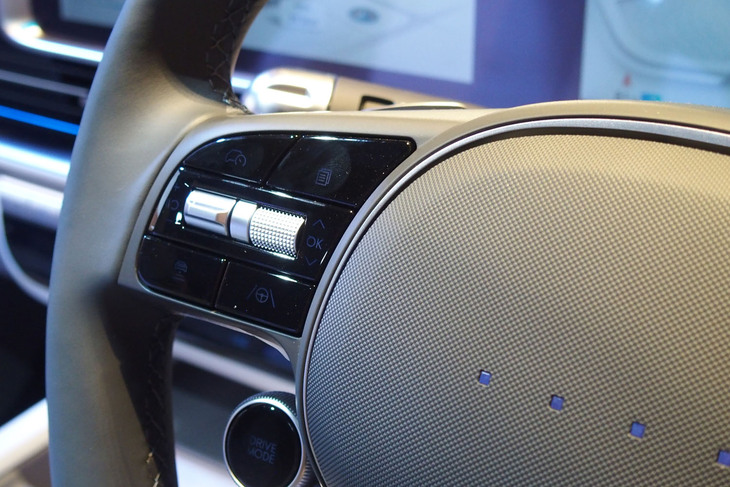 ヒョンデ・アイオニック6（ステアリングスイッチ）