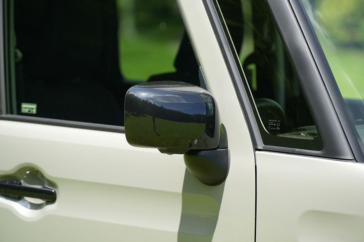 ドアミラーもブラックパール。