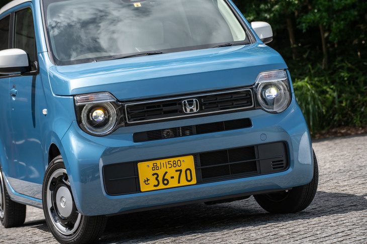 標準車のフロントまわり。LEDヘッドランプは「L・ターボ Honda SENSING」では標準装備、「L Honda SENSING」ではオプション設定となる。