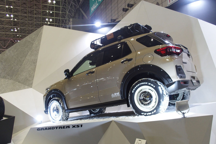 「ダンロップGRANDTREK XS1」を装着した「トヨタ・ライズBratカスタム」。