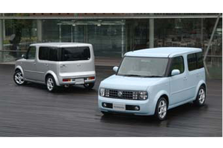 2002年に登場した2代目「日産キューブ」。