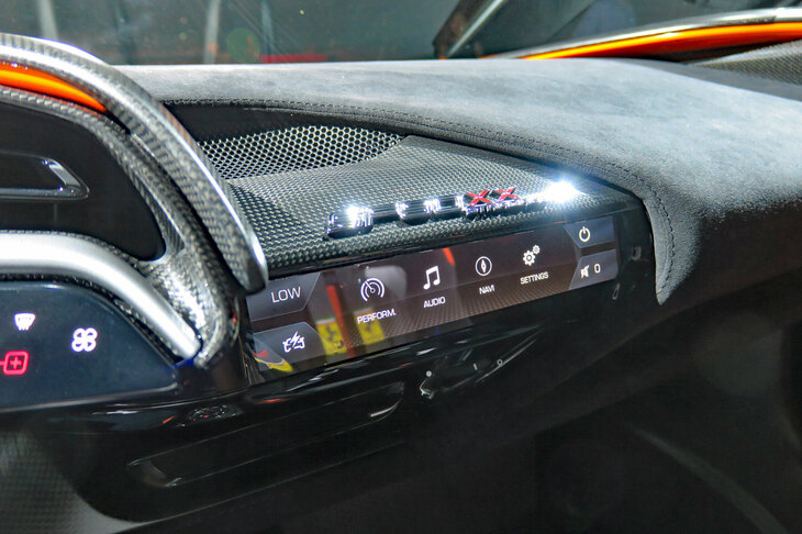 フェラーリSF90 XXストラダーレ（センタークラスター）