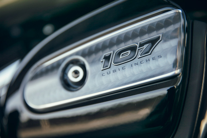 「107」（1745cc）と「114」（1868cc）の2種類の排気量が用意される「ミルウォーキーエイト」。「ロードキングスペシャル」に設定されるのは107のみとなっている。