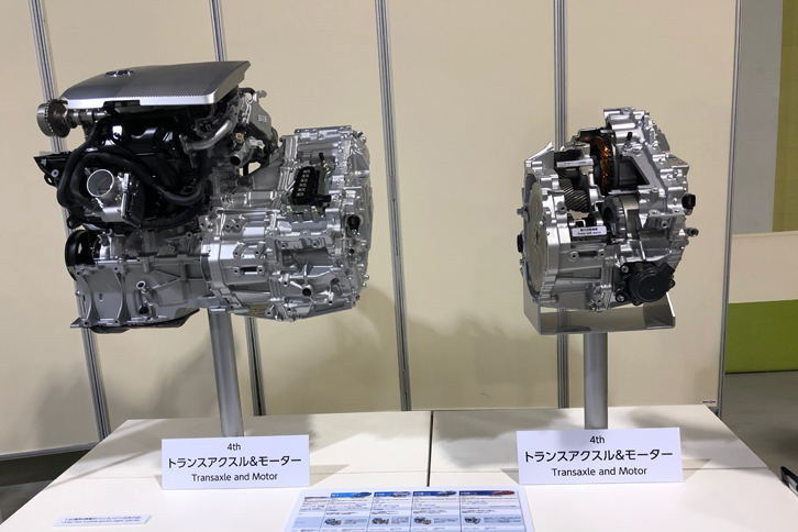 4代目「プリウス」のトランスアクスルは、初の複軸配置を採用。全長を従来比約12％短縮した。