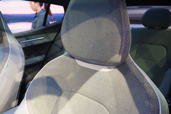 ボルボEX30クロスカントリー（用品装着車のシート）