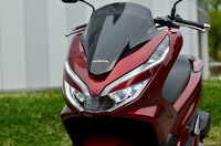 重厚感と精悍（せいかん）さを表現したというフロントまわり。ヘッドランプとシグネチャーランプが独立して見えるデザインが採用されている。