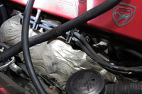 記者のバイパーは、ヘダースにアルミホイルみたいな遮熱材がまかれていた。