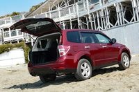 この馬鹿正直なまでにシカクい荷室開口部をご覧あれ。床面の高さはバンパーとほぼ同一なので、重くてかさばる荷物も、ずりっと引きずり出すことができた。