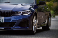 「B3」の駆動システムは、BMWの「xDrive」をベースとしたフルタイム4WD。前後軸に伝達する駆動力の比率を、シームレスに変更できる。