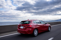 「118iプレイ」の燃費値は、JC08モードで16.8km/リッター、WLTCモードで14.0km/リッターと発表されている。