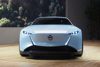 2035年のビジョンを示すコンセプトカー」と紹介された「マツダ・ビジョンＸクーペ」。